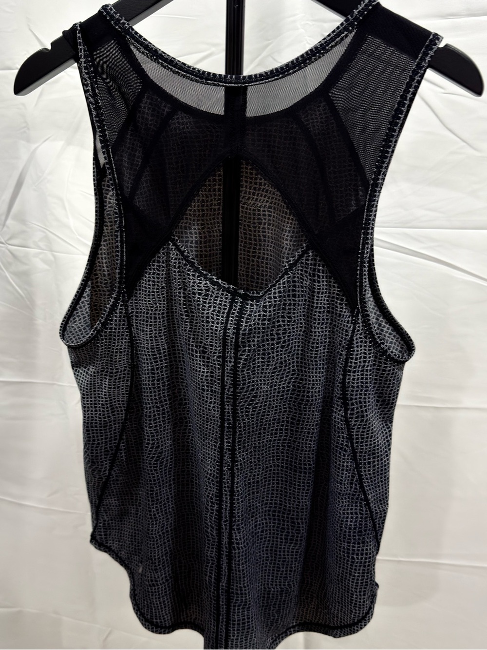 Lululemon Size 8 Black White Print Mesh Racerback Workout Tank Top